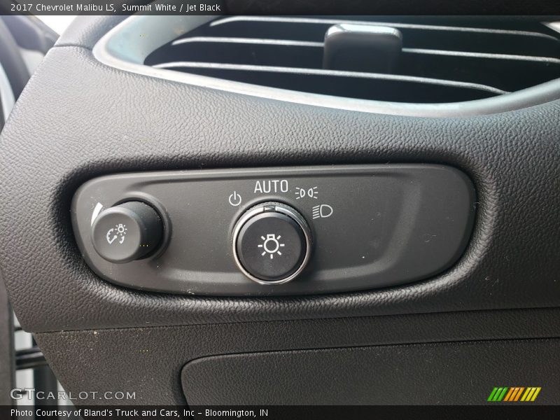 Summit White / Jet Black 2017 Chevrolet Malibu LS