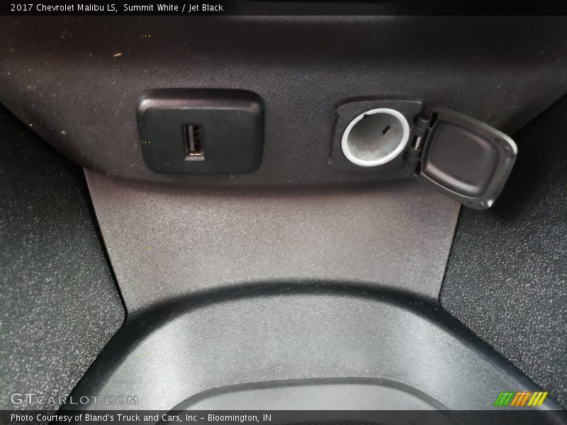 Summit White / Jet Black 2017 Chevrolet Malibu LS