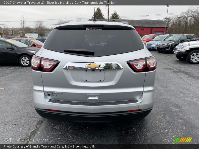 Silver Ice Metallic / Dark Titanium/Light Titanium 2017 Chevrolet Traverse LS
