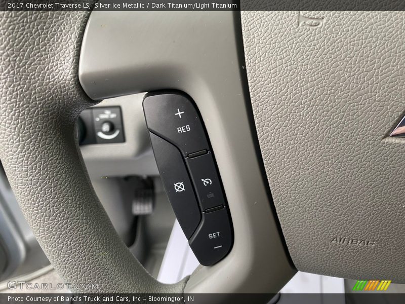Silver Ice Metallic / Dark Titanium/Light Titanium 2017 Chevrolet Traverse LS