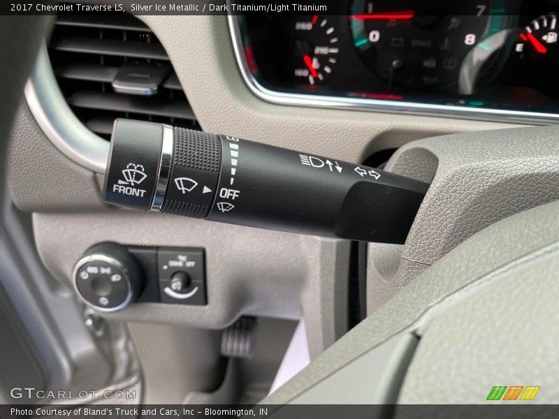 Silver Ice Metallic / Dark Titanium/Light Titanium 2017 Chevrolet Traverse LS