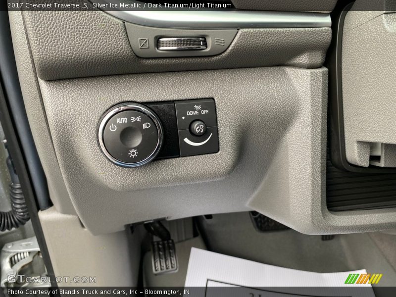 Silver Ice Metallic / Dark Titanium/Light Titanium 2017 Chevrolet Traverse LS