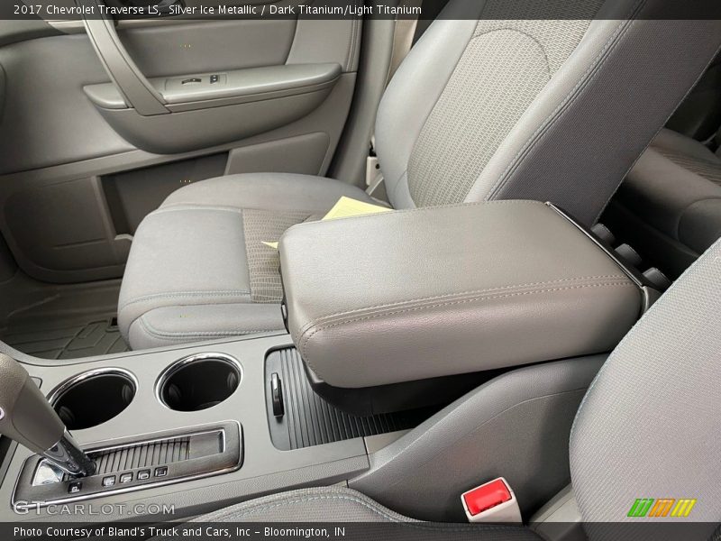 Silver Ice Metallic / Dark Titanium/Light Titanium 2017 Chevrolet Traverse LS