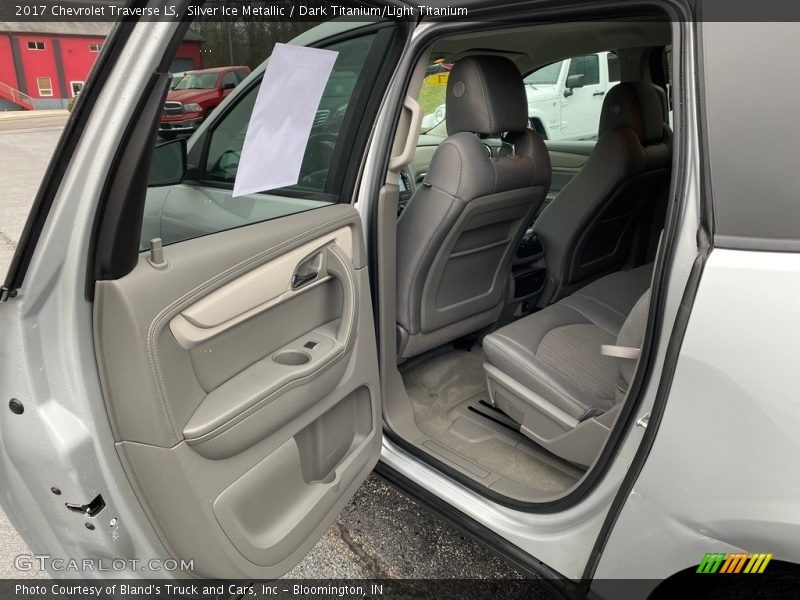 Silver Ice Metallic / Dark Titanium/Light Titanium 2017 Chevrolet Traverse LS