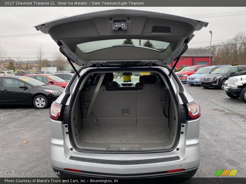 Silver Ice Metallic / Dark Titanium/Light Titanium 2017 Chevrolet Traverse LS