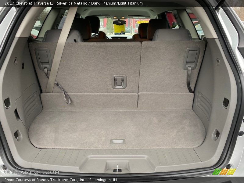 Silver Ice Metallic / Dark Titanium/Light Titanium 2017 Chevrolet Traverse LS
