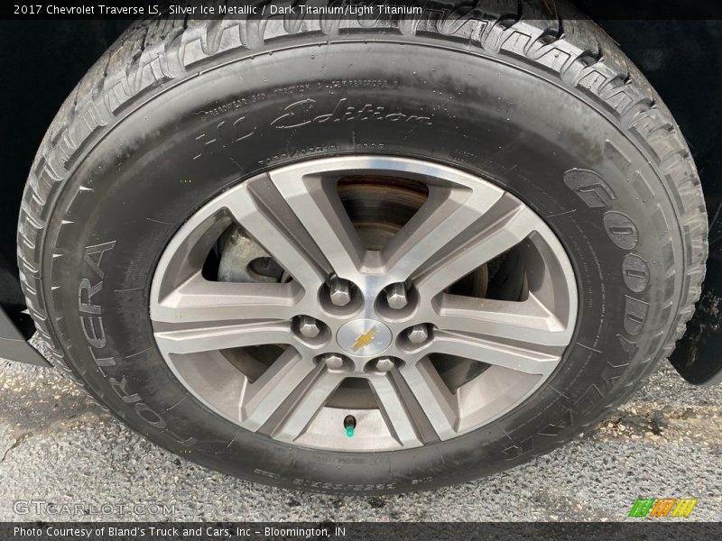 Silver Ice Metallic / Dark Titanium/Light Titanium 2017 Chevrolet Traverse LS