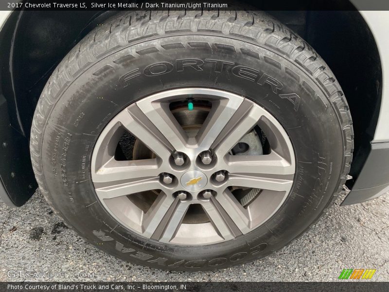Silver Ice Metallic / Dark Titanium/Light Titanium 2017 Chevrolet Traverse LS