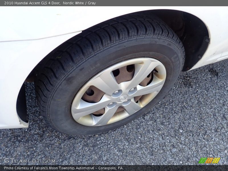 Nordic White / Gray 2010 Hyundai Accent GLS 4 Door