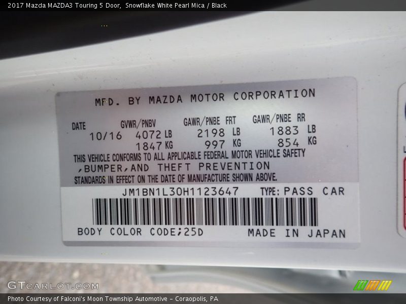 Snowflake White Pearl Mica / Black 2017 Mazda MAZDA3 Touring 5 Door