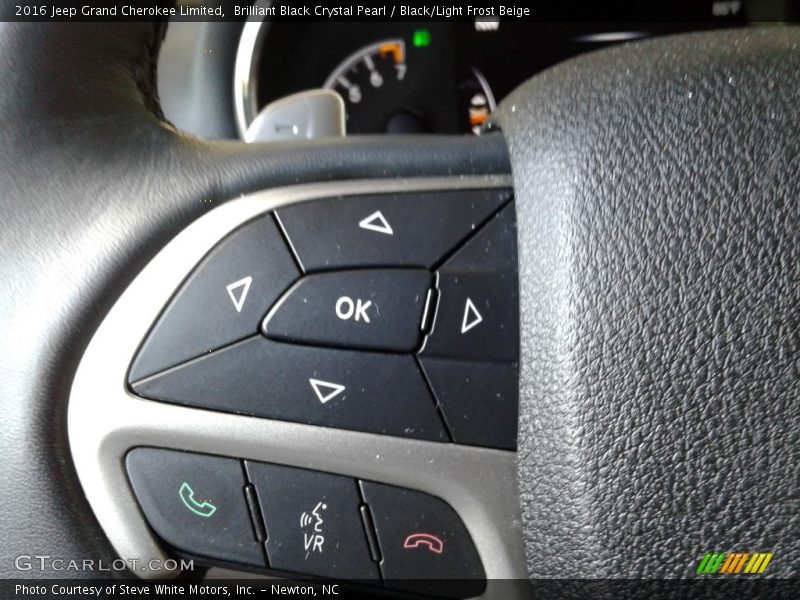 Brilliant Black Crystal Pearl / Black/Light Frost Beige 2016 Jeep Grand Cherokee Limited