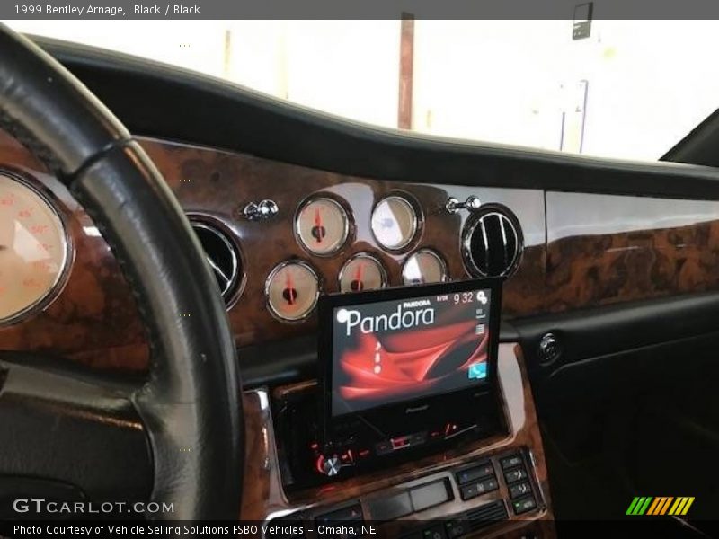 Black / Black 1999 Bentley Arnage