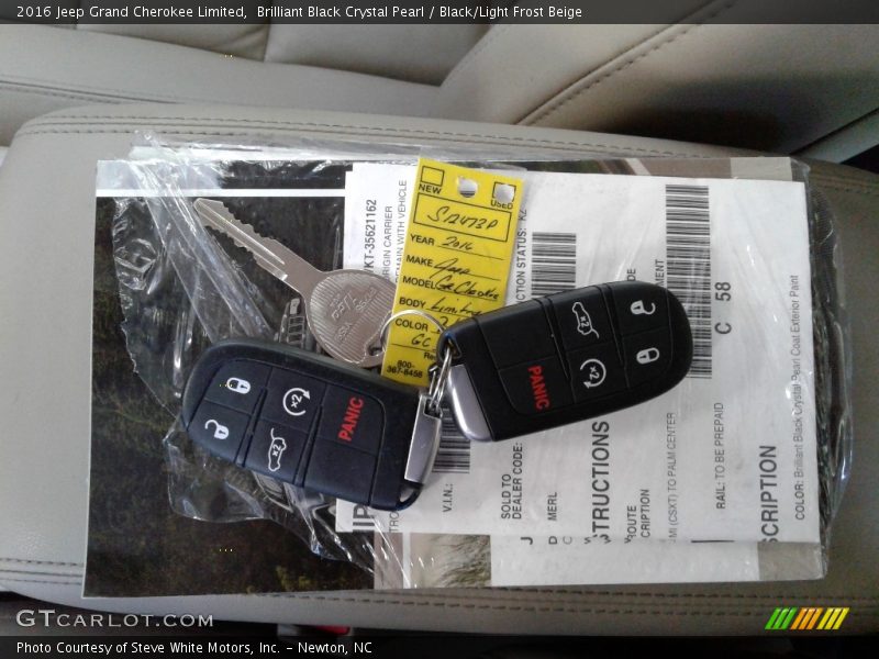 Brilliant Black Crystal Pearl / Black/Light Frost Beige 2016 Jeep Grand Cherokee Limited