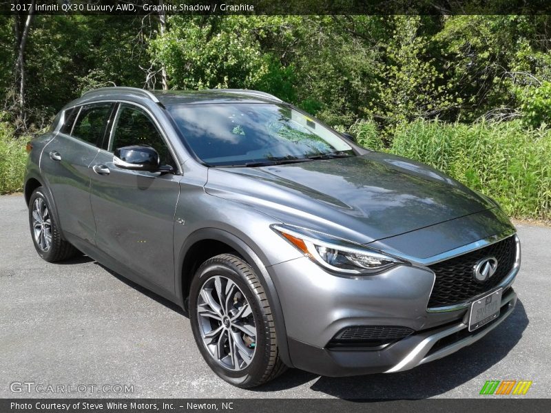 Front 3/4 View of 2017 QX30 Luxury AWD