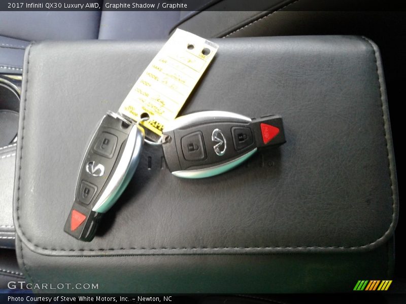 Keys of 2017 QX30 Luxury AWD