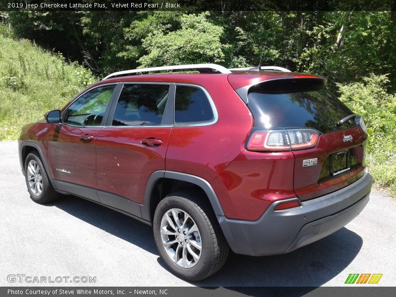 Velvet Red Pearl / Black 2019 Jeep Cherokee Latitude Plus