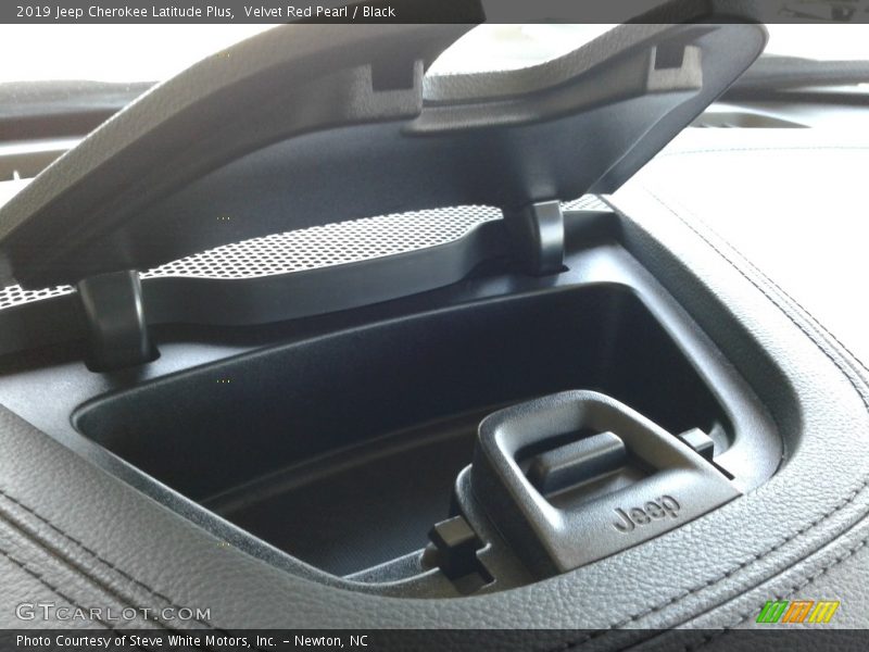 Velvet Red Pearl / Black 2019 Jeep Cherokee Latitude Plus