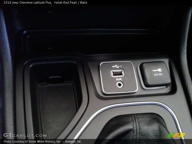 Velvet Red Pearl / Black 2019 Jeep Cherokee Latitude Plus