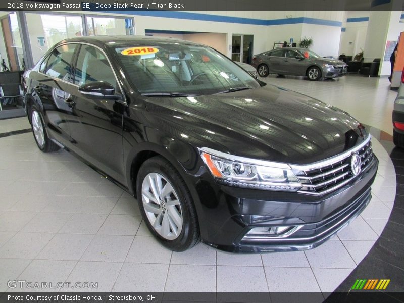 Deep Black Pearl / Titan Black 2018 Volkswagen Passat SE