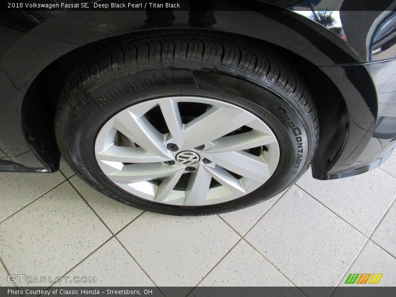 Deep Black Pearl / Titan Black 2018 Volkswagen Passat SE