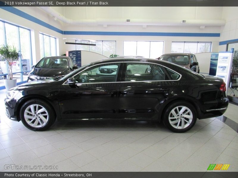 Deep Black Pearl / Titan Black 2018 Volkswagen Passat SE