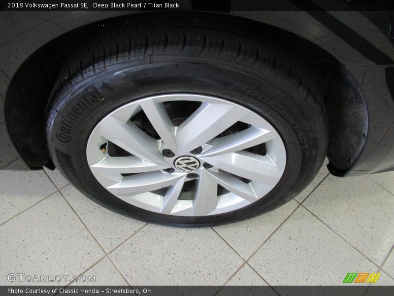 Deep Black Pearl / Titan Black 2018 Volkswagen Passat SE