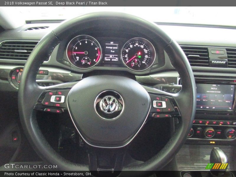 Deep Black Pearl / Titan Black 2018 Volkswagen Passat SE