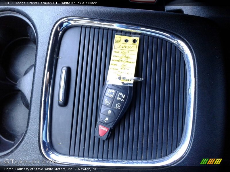 White Knuckle / Black 2017 Dodge Grand Caravan GT