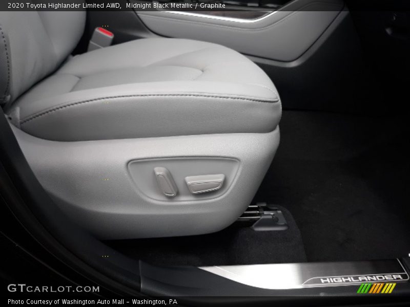 Midnight Black Metallic / Graphite 2020 Toyota Highlander Limited AWD