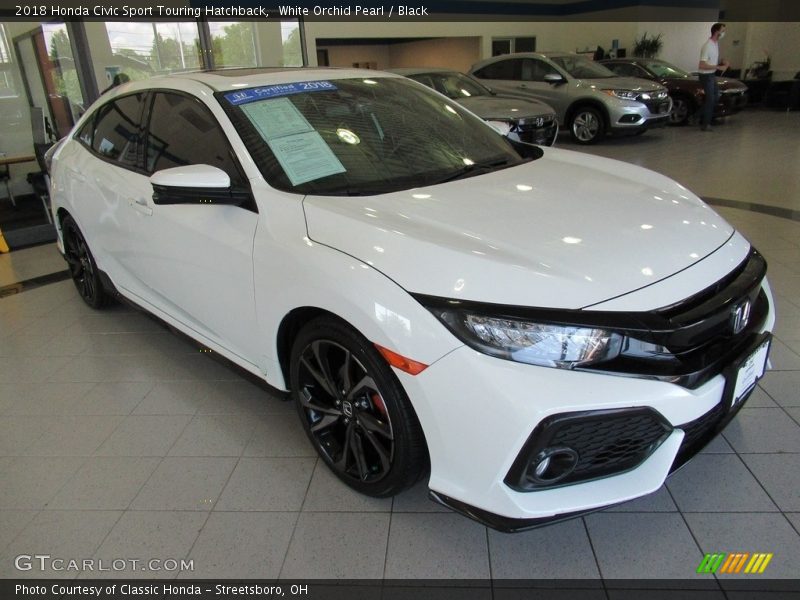 Front 3/4 View of 2018 Civic Sport Touring Hatchback