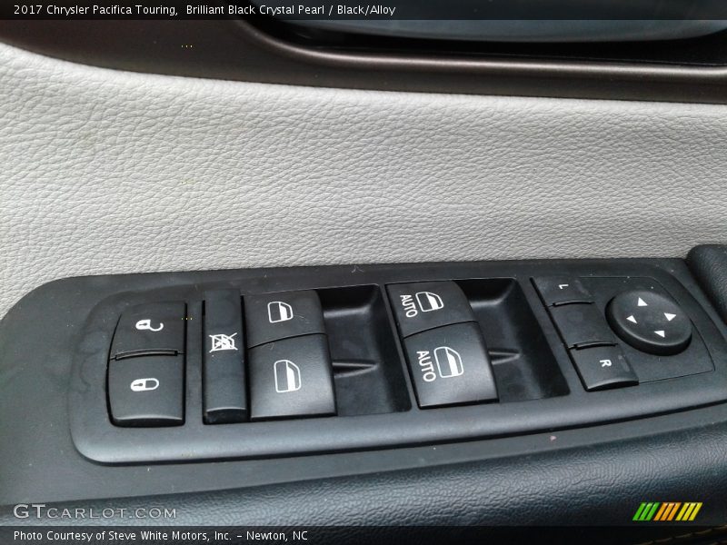 Brilliant Black Crystal Pearl / Black/Alloy 2017 Chrysler Pacifica Touring