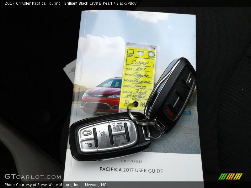 Brilliant Black Crystal Pearl / Black/Alloy 2017 Chrysler Pacifica Touring