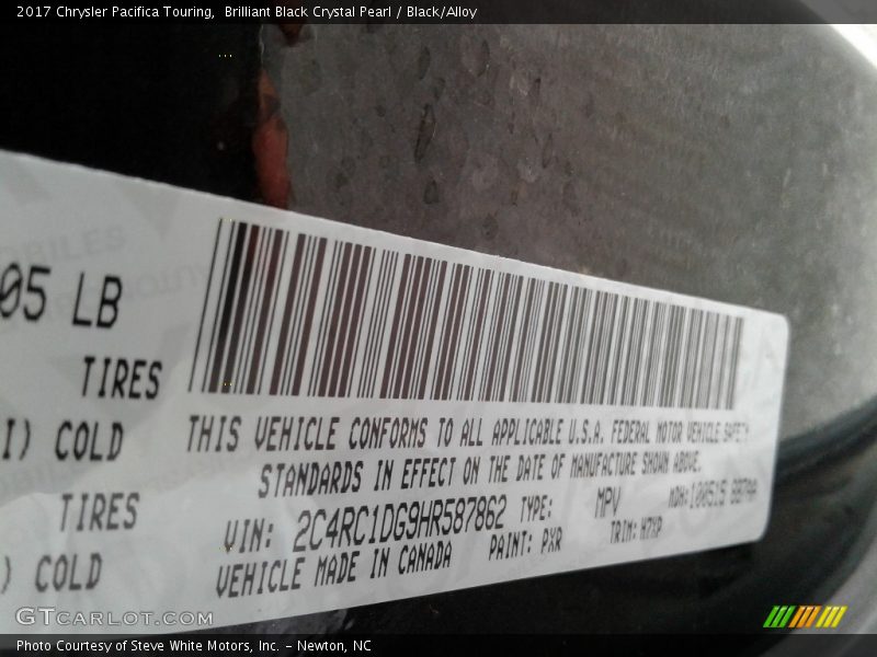 Brilliant Black Crystal Pearl / Black/Alloy 2017 Chrysler Pacifica Touring