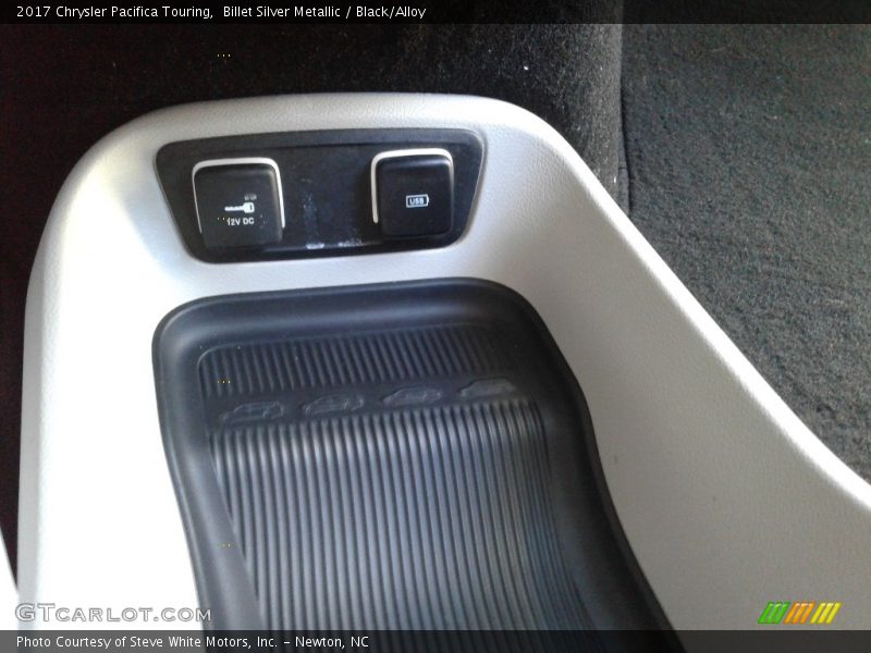 Billet Silver Metallic / Black/Alloy 2017 Chrysler Pacifica Touring