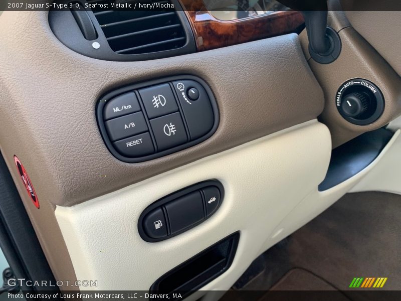 Seafrost Metallic / Ivory/Mocha 2007 Jaguar S-Type 3.0