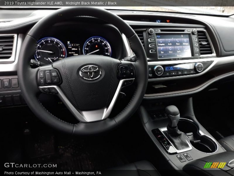 Midnight Black Metallic / Black 2019 Toyota Highlander XLE AWD