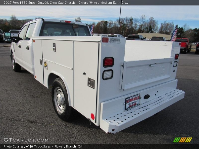 Oxford White / Medium Earth Gray 2017 Ford F350 Super Duty XL Crew Cab Chassis