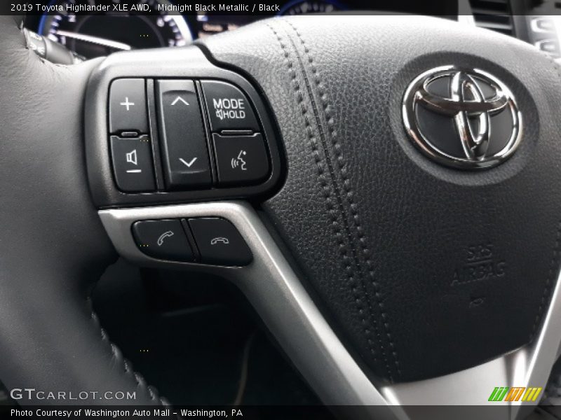 Midnight Black Metallic / Black 2019 Toyota Highlander XLE AWD