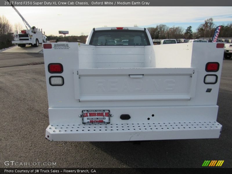 Oxford White / Medium Earth Gray 2017 Ford F350 Super Duty XL Crew Cab Chassis