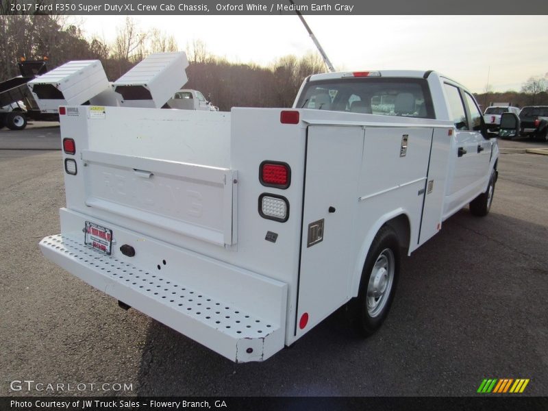 Oxford White / Medium Earth Gray 2017 Ford F350 Super Duty XL Crew Cab Chassis