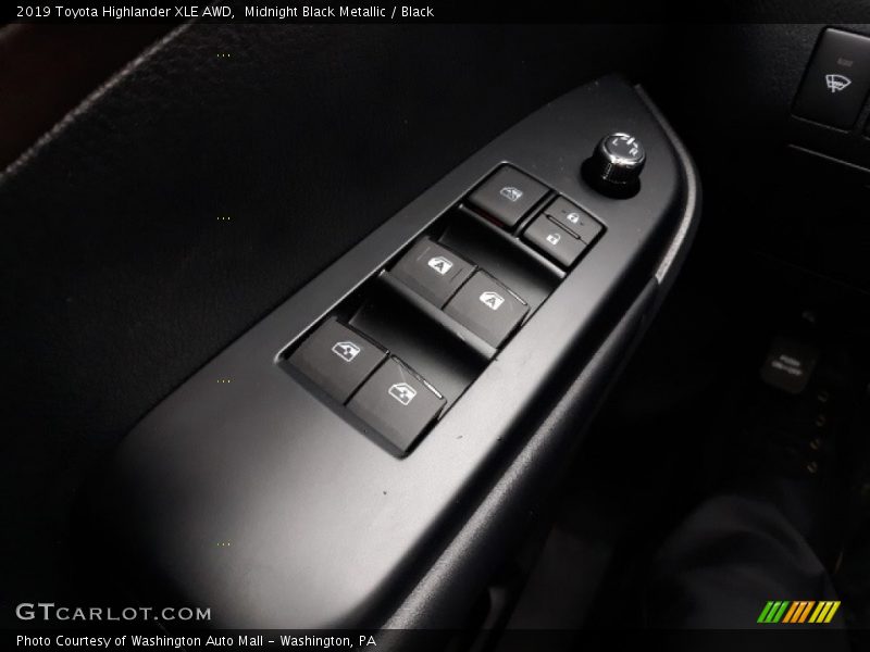 Midnight Black Metallic / Black 2019 Toyota Highlander XLE AWD