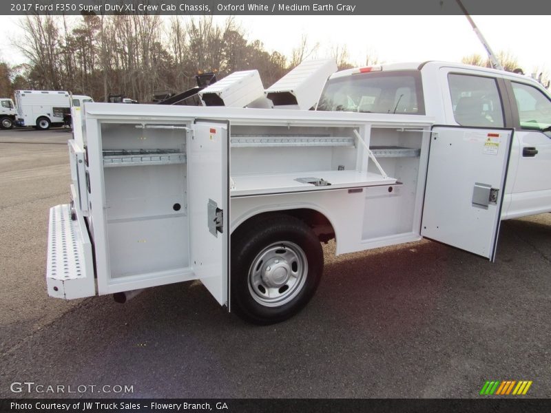 Oxford White / Medium Earth Gray 2017 Ford F350 Super Duty XL Crew Cab Chassis