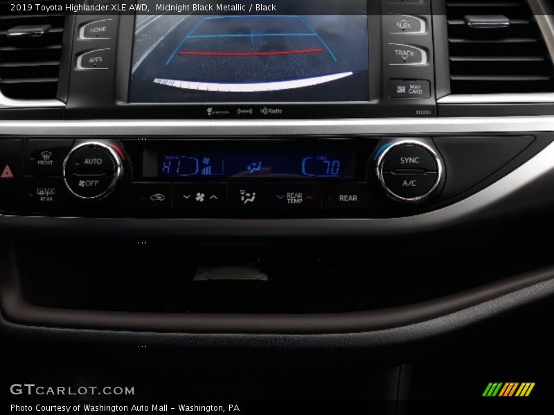 Midnight Black Metallic / Black 2019 Toyota Highlander XLE AWD