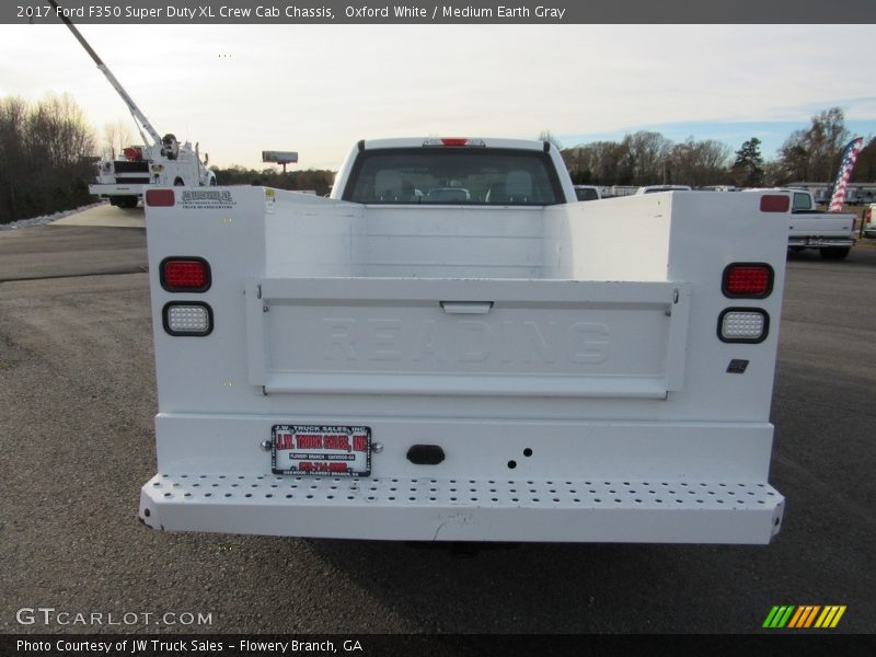 Oxford White / Medium Earth Gray 2017 Ford F350 Super Duty XL Crew Cab Chassis
