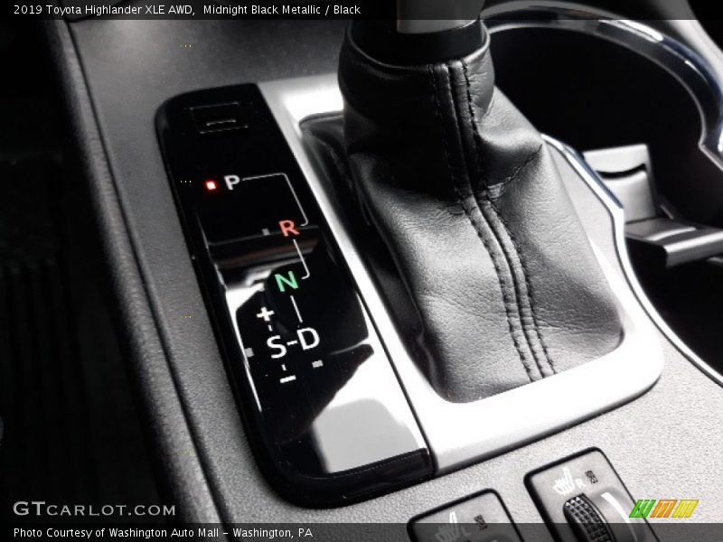 Midnight Black Metallic / Black 2019 Toyota Highlander XLE AWD