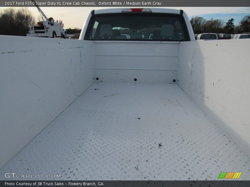 Oxford White / Medium Earth Gray 2017 Ford F350 Super Duty XL Crew Cab Chassis