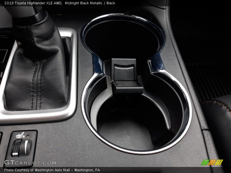 Midnight Black Metallic / Black 2019 Toyota Highlander XLE AWD