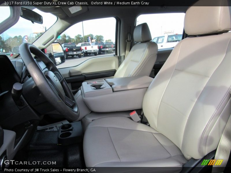 Oxford White / Medium Earth Gray 2017 Ford F350 Super Duty XL Crew Cab Chassis