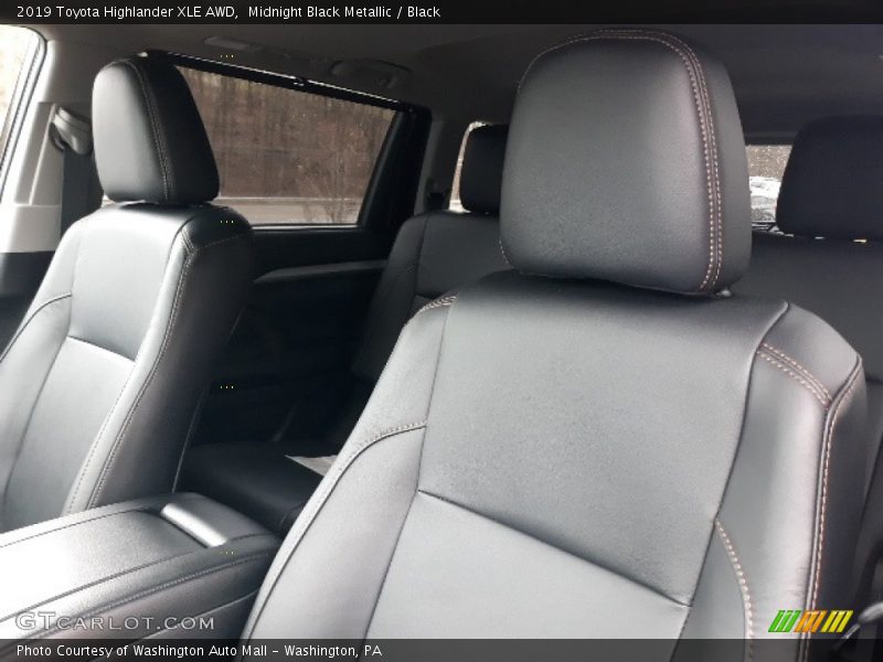 Midnight Black Metallic / Black 2019 Toyota Highlander XLE AWD