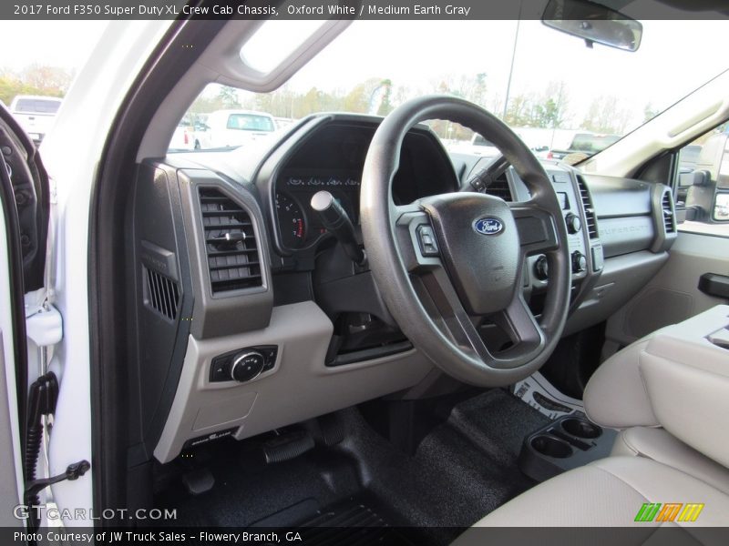 Oxford White / Medium Earth Gray 2017 Ford F350 Super Duty XL Crew Cab Chassis